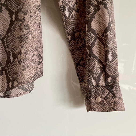 Stella & Dot Lady Boss Snakeskin Button Front Tie Neck Blouse Size L EUC - Picture 11 of 13